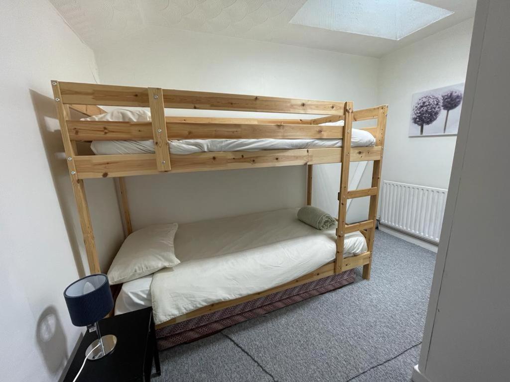 Bridge Street En Suite Rooms Merthyr Tydfil Eksteriør billede